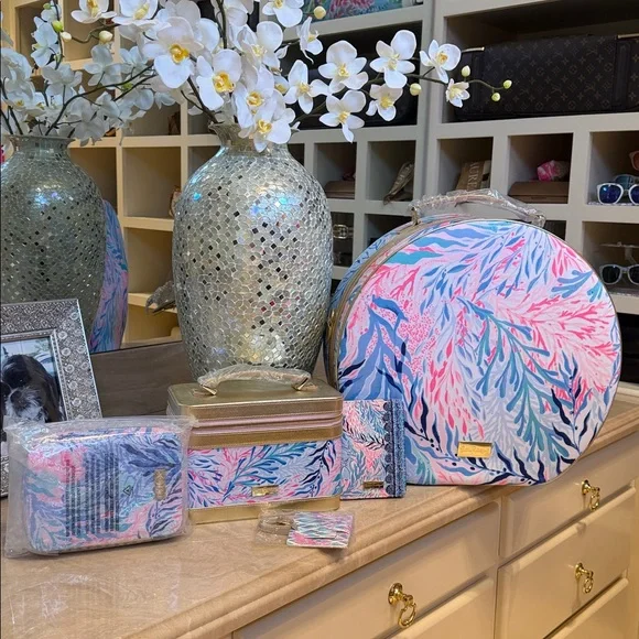 NWT Lilly Pulitzer Carry-On Luggage Set, Kaleidoscope 5 Piece Set, So Beautiful - Picture 9 of 16